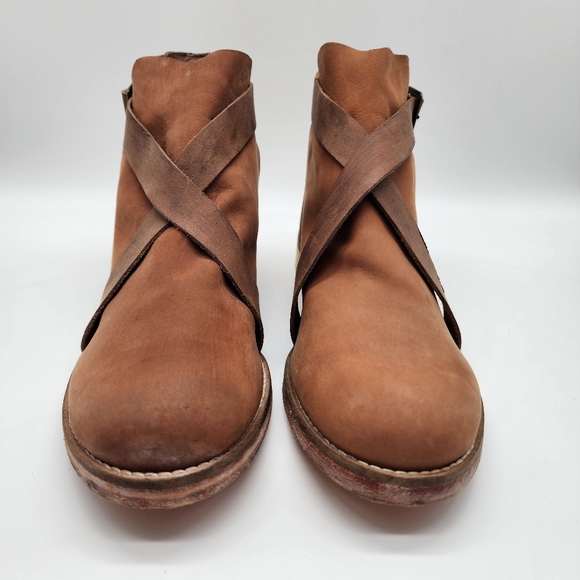 Free People Las Palmas Leather Distressed Ankle Boots Size 39 - Picture 7 of 11